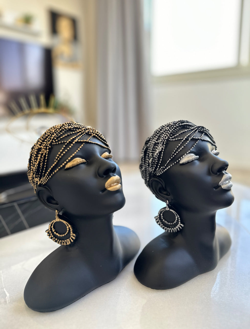 Luxury African Queen Bust – Black & Gold Resin Sculpture for Modern Home Decor