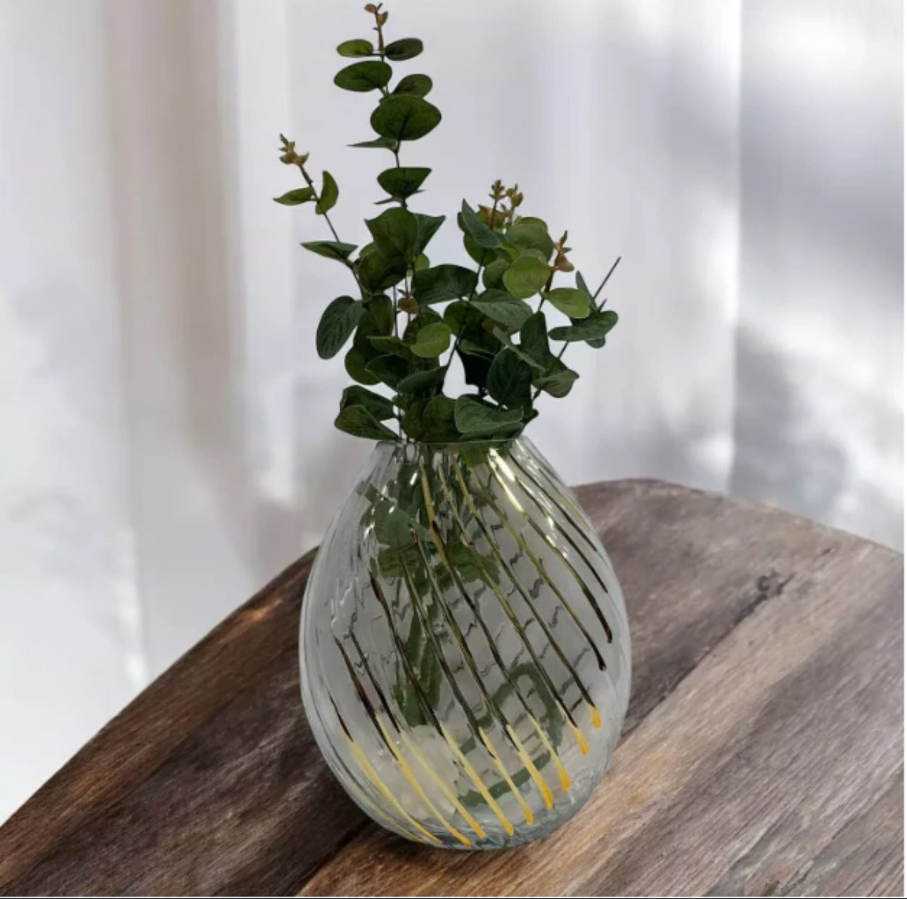 Elegant Spiral-Patterned Glass Vase – 25cm